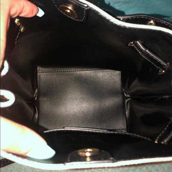 Michael Kors Bucket Bag $89 - Picture 6 of 11